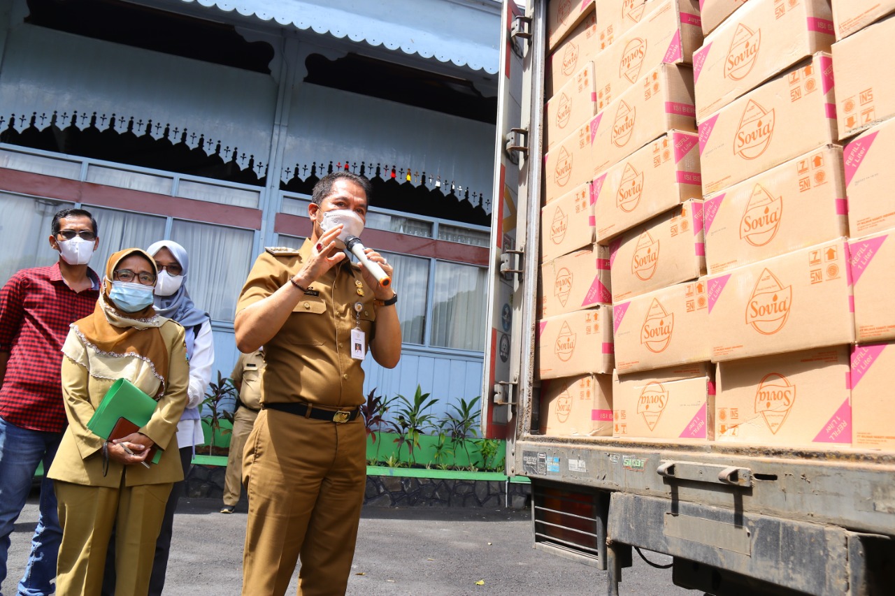 Atasi Kelangkaan, Bupati Distribusikan Minyak Goreng ke Desa