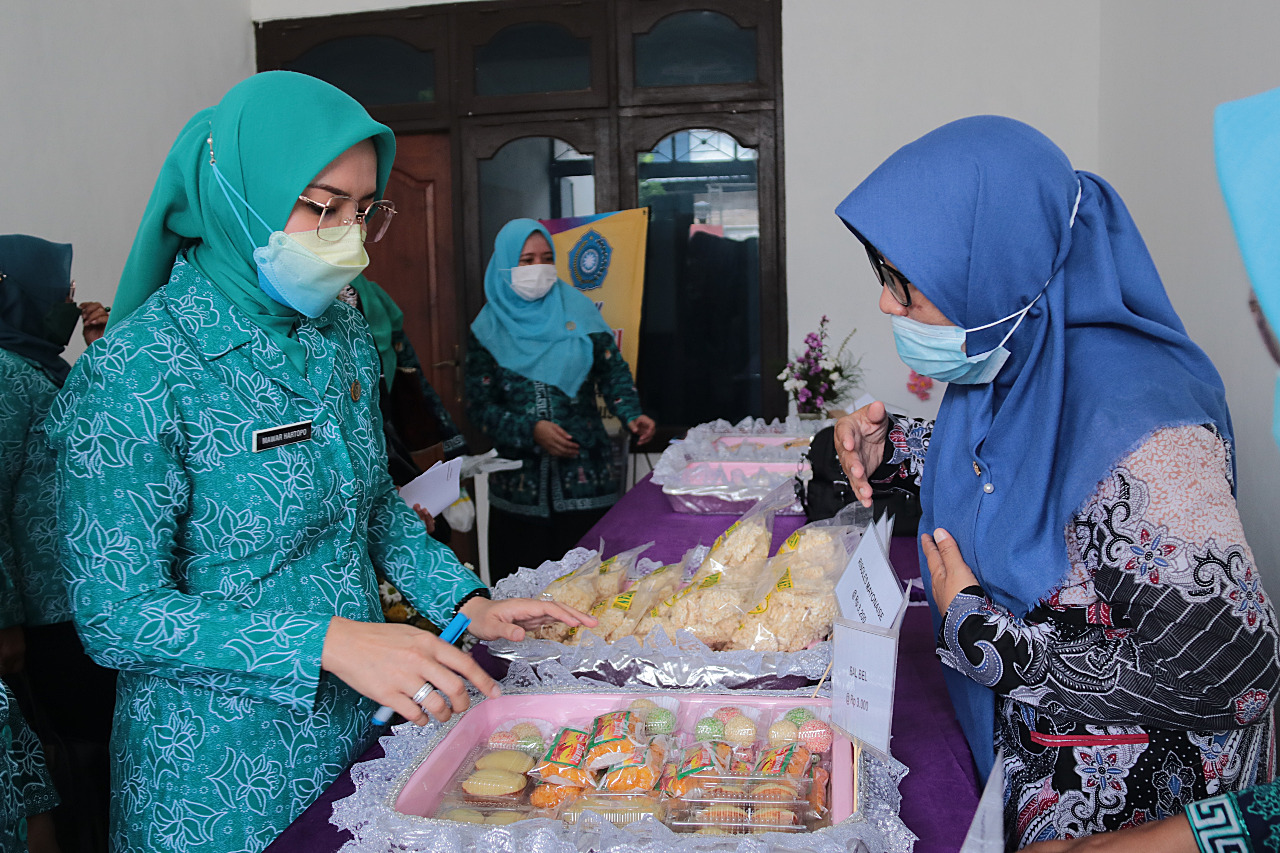 Lomba Desa, TP PKK Tinjau Rumah Sehat dan Kebun Gizi