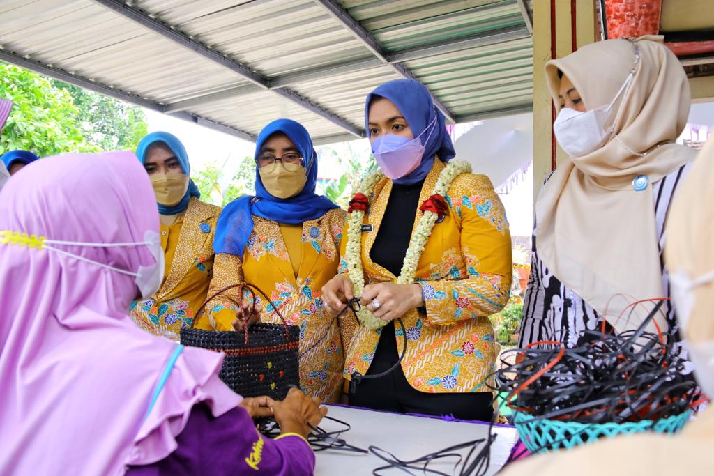 Punya Kampung Rajut, Desa Kaliwungu Berdayakan Produk Lokal