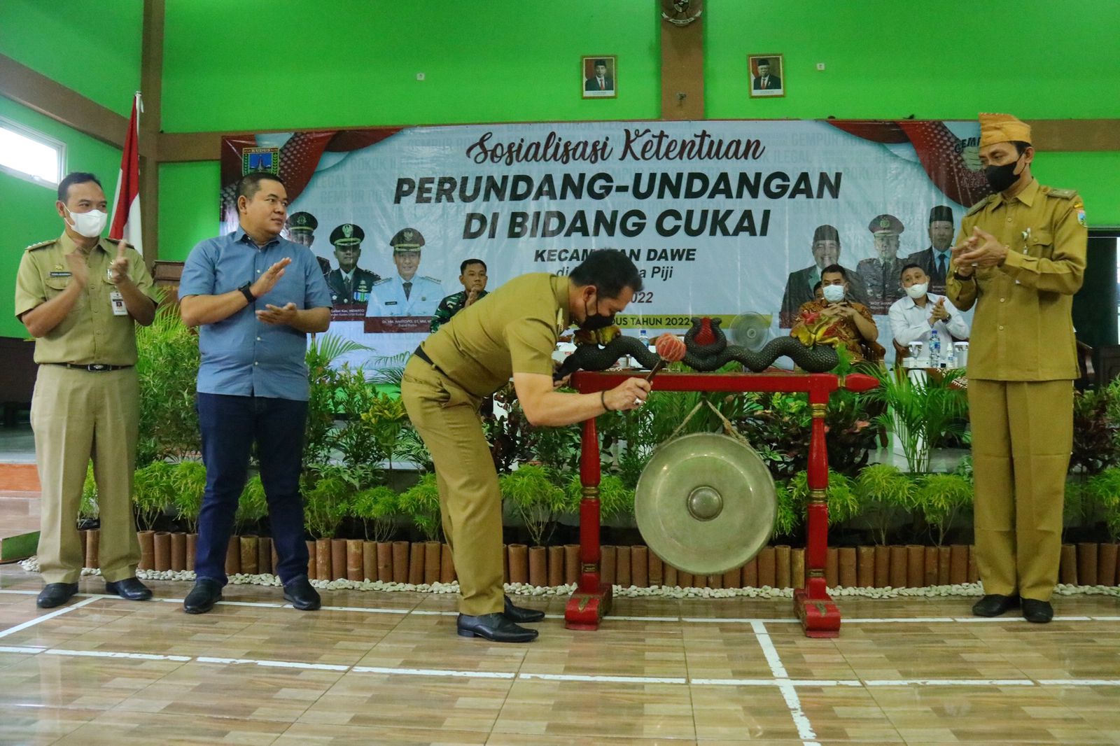 Tingkatkan Disiplin Perangkat Desa, Bupati Hartopo Launching Absensi Elektronik