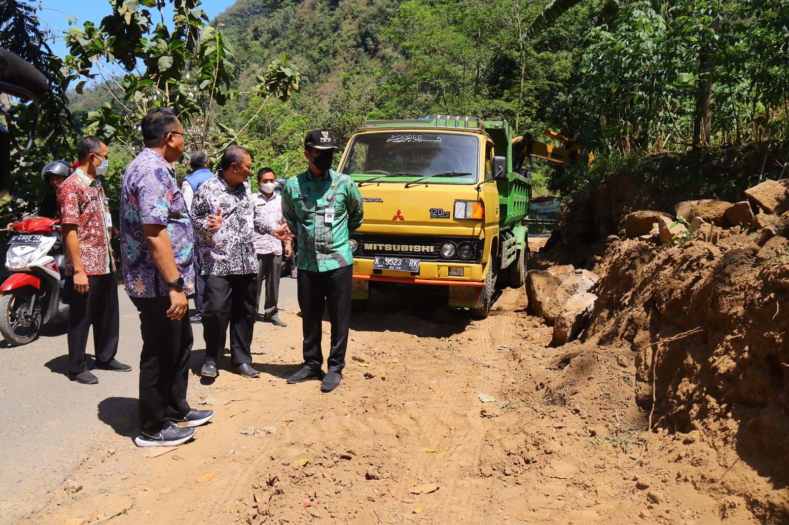 Gerak Cepat Benahi Wisata Lokal, Bupati Hartopo Perlebar Akses Wisata Rahtawu