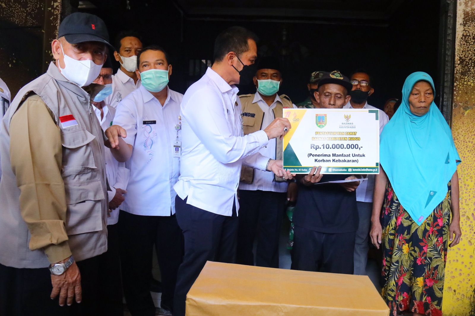 Turut Berempati, Bupati Hartopo Serahkan Bantuan Korban Kebakaran