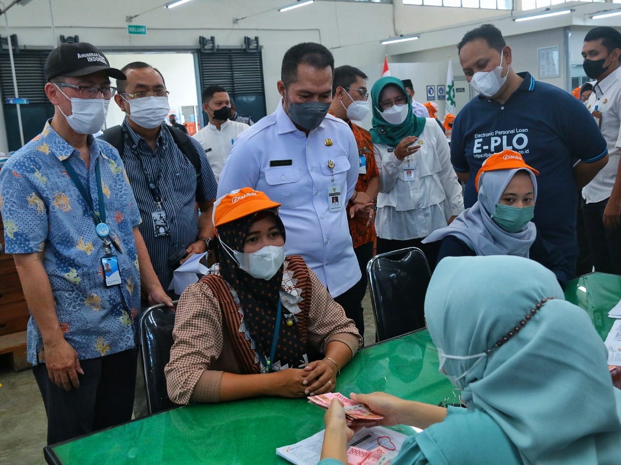 Cek Penyaluran BLT, Bupati Kudus : Semoga Dapat Membantu Perekonomian Buruh Rokok