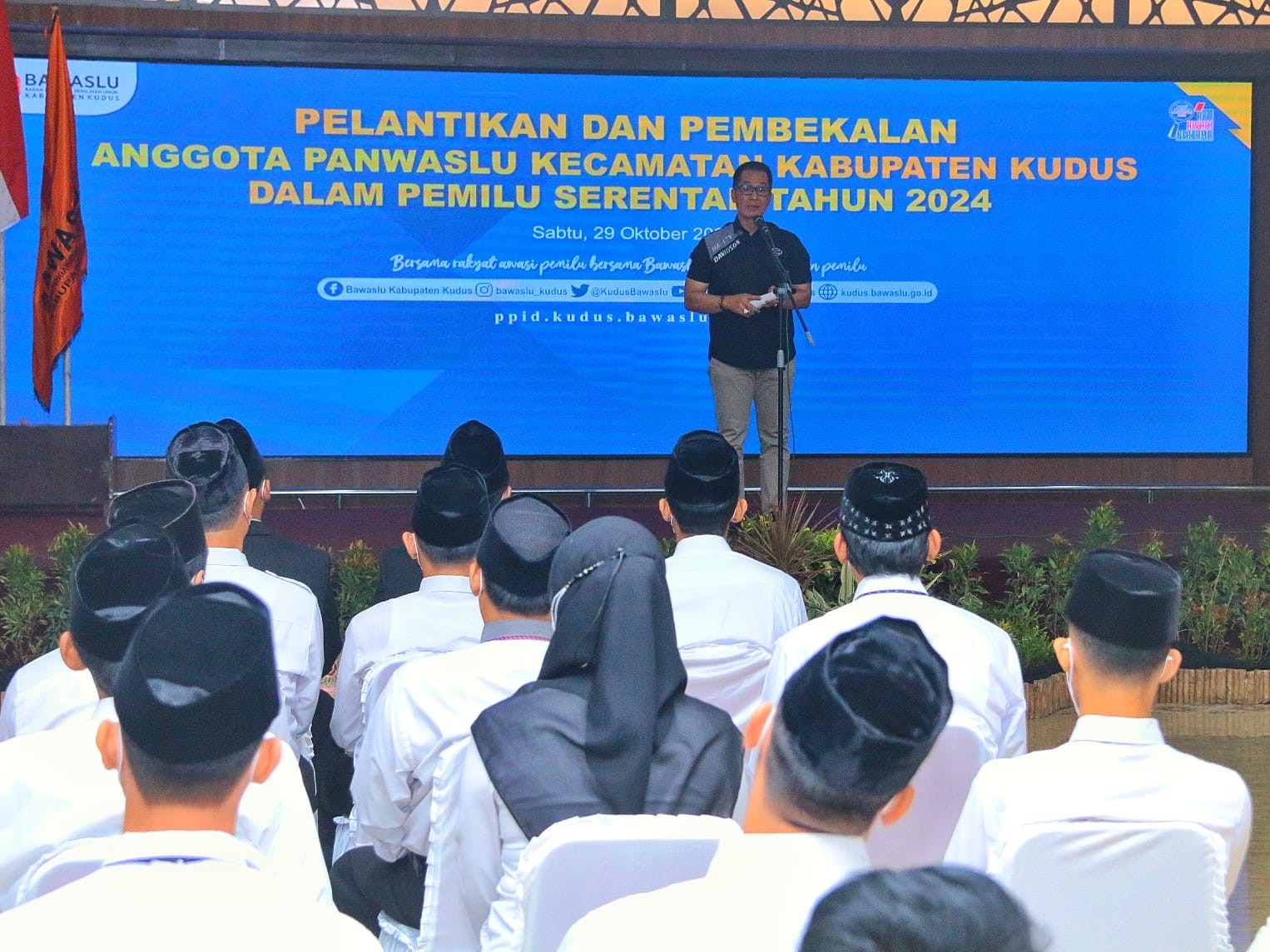 Hadiri Pengukuhan Panwaslu Tingkat Kecamatan, Bupati Kudus Minta Petugas Edukasi Masyarakat