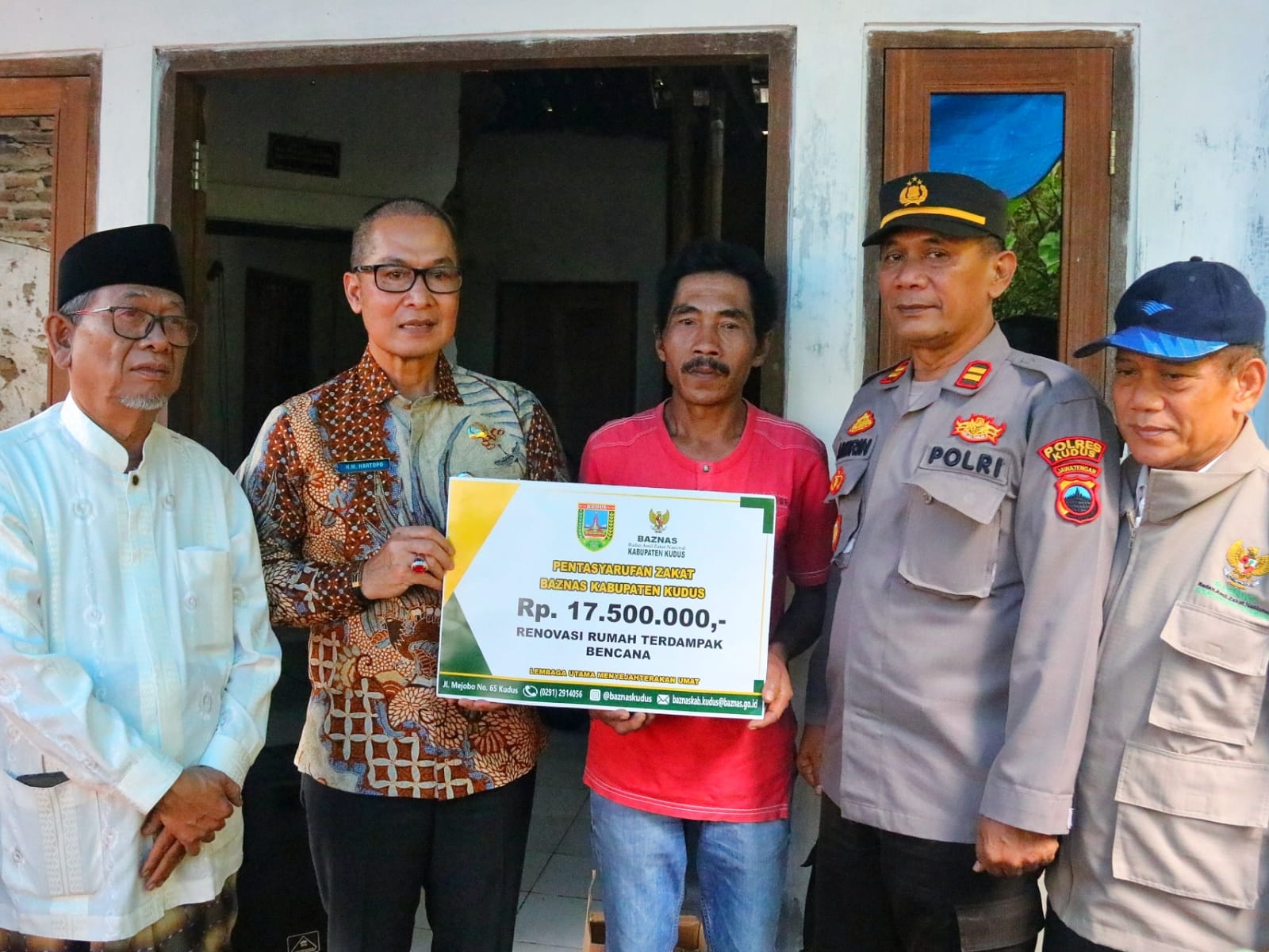 Serahkan Bantuan RTLH, Bupati Hartopo : Semoga Dapat Membantu Perbaikan Rumahnya