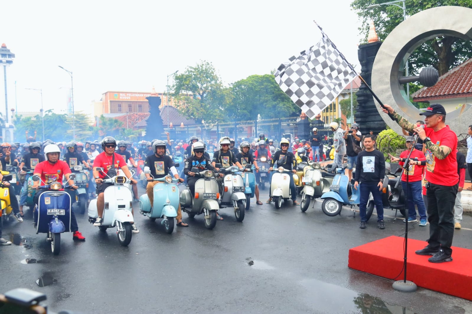 Bupati Hartopo Ajak Komunitas Vespa Kudus Menjadi Pelopor Keselamatan Berlalu Lintas