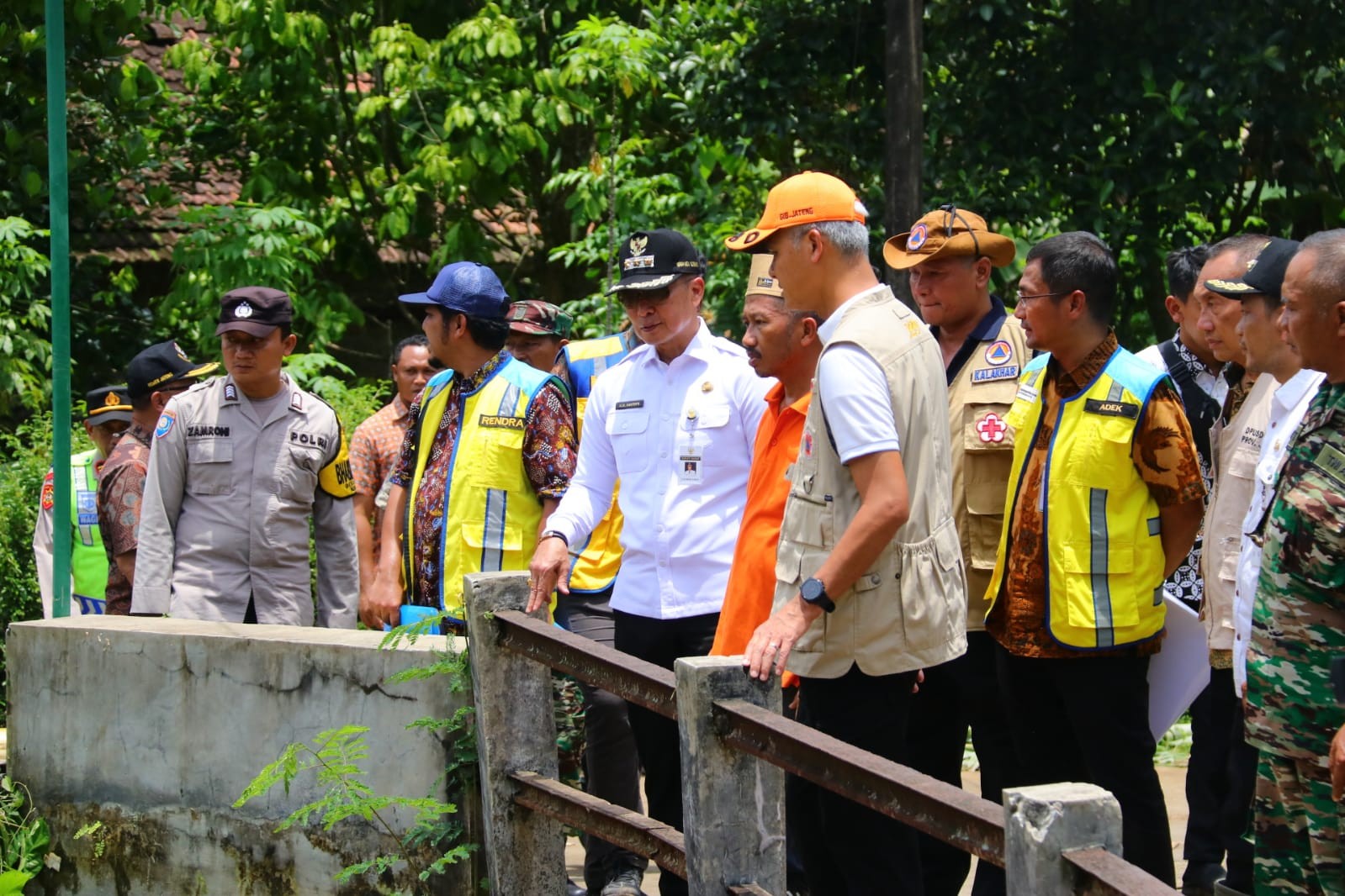 Dampingi Gubernur Jateng, Bupati Kudus Tinjau Perbaikan Tanggul Sungai Dawe Desa Golantepus