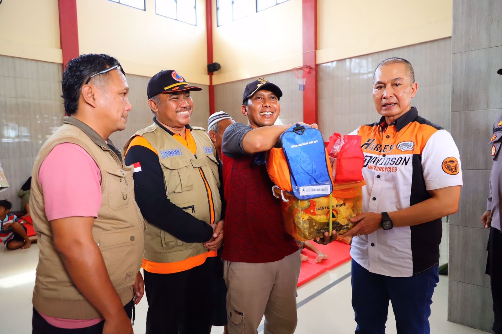 Tinjau Posko Pengungsian, Bupati Hartopo Pastikan Stok Logistik Aman