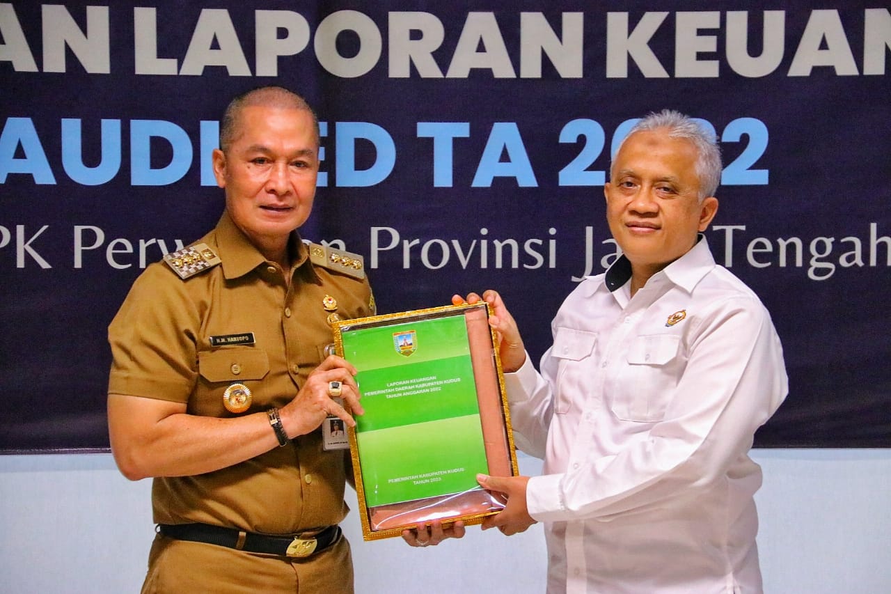 Serahkan LKPD Tahun Anggaran 2022, Bupati Hartopo Harap Kudus Kembali Raih WTP