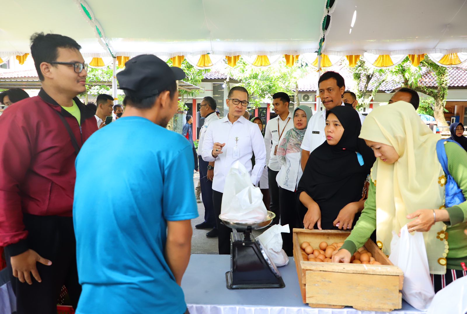 Jelang Idulfitri, Bupati Hartopo Pastikan Pasokan Sembako Aman