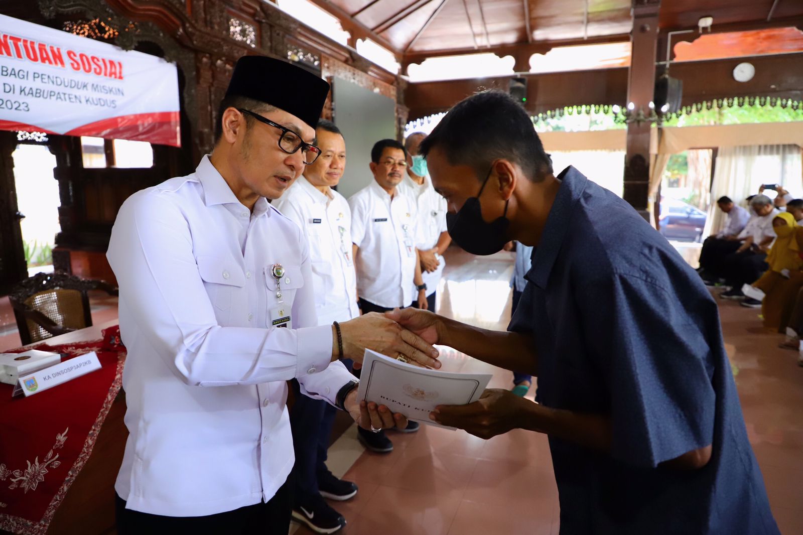 Bupati Kudus Ajak Ahli Waris Penerima Bansos Biaya Pemakaman Berdoa Bersama