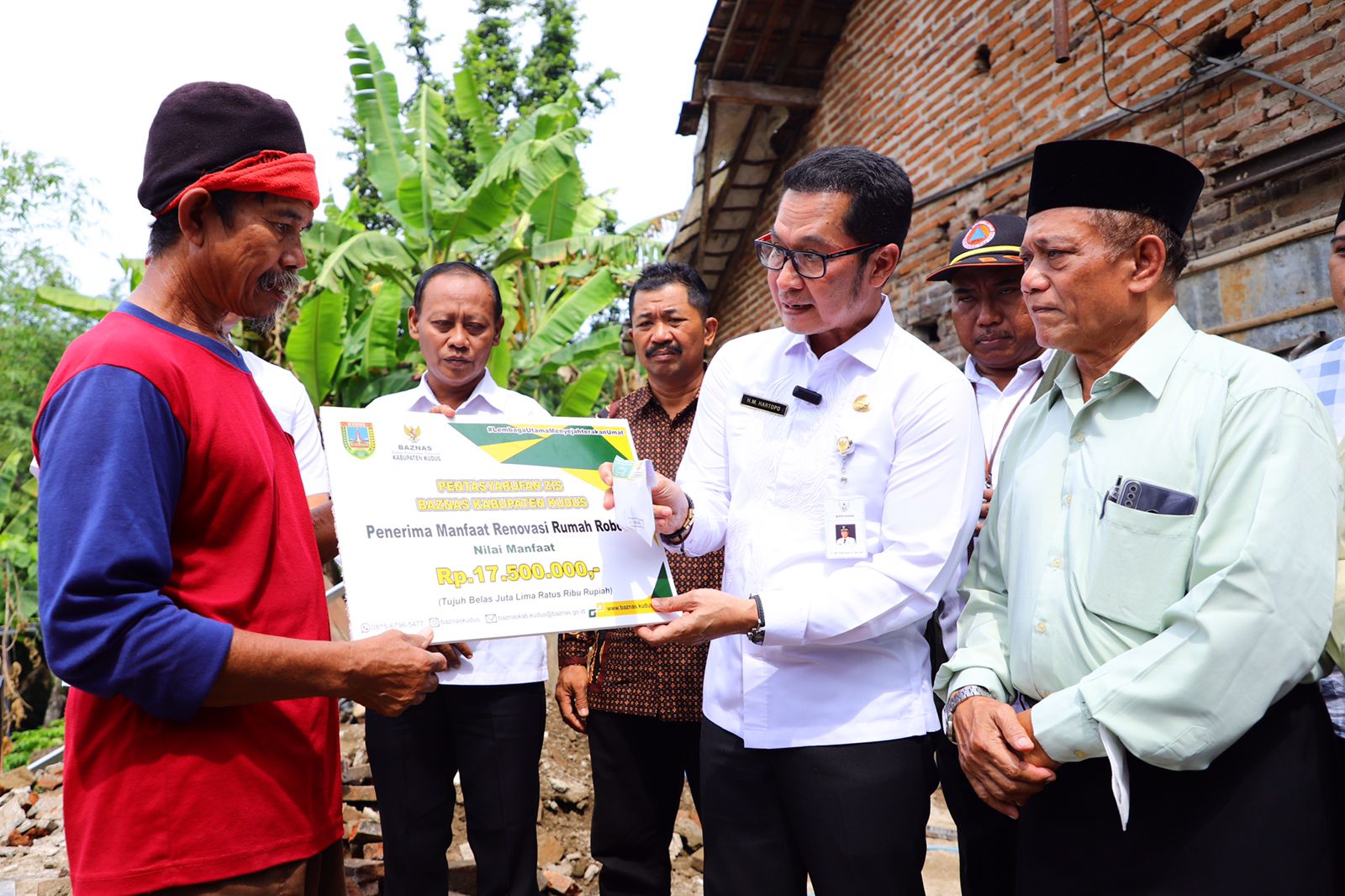 Bupati Hartopo Tanggung Biaya Berobat Korban Rumah Ambruk