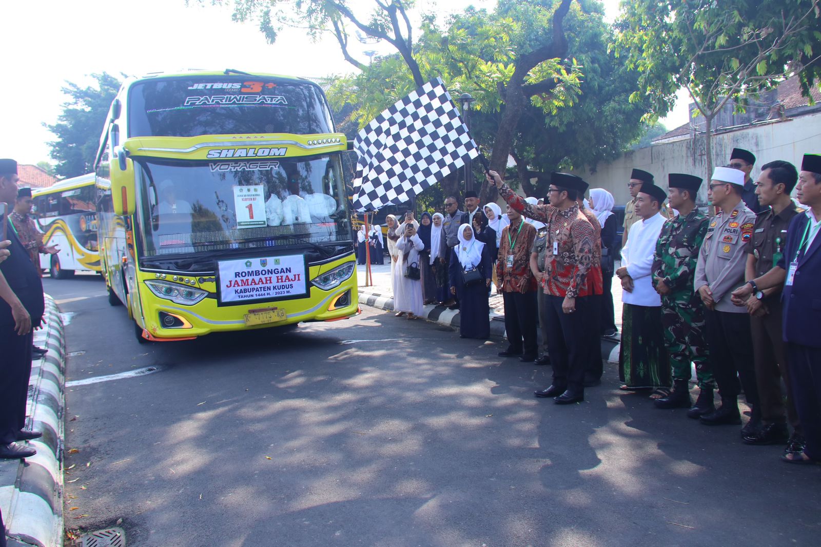 Penuh Haru, Bupati Lepas Pemberangkatan Calon Jemaah Haji Kabupaten Kudus