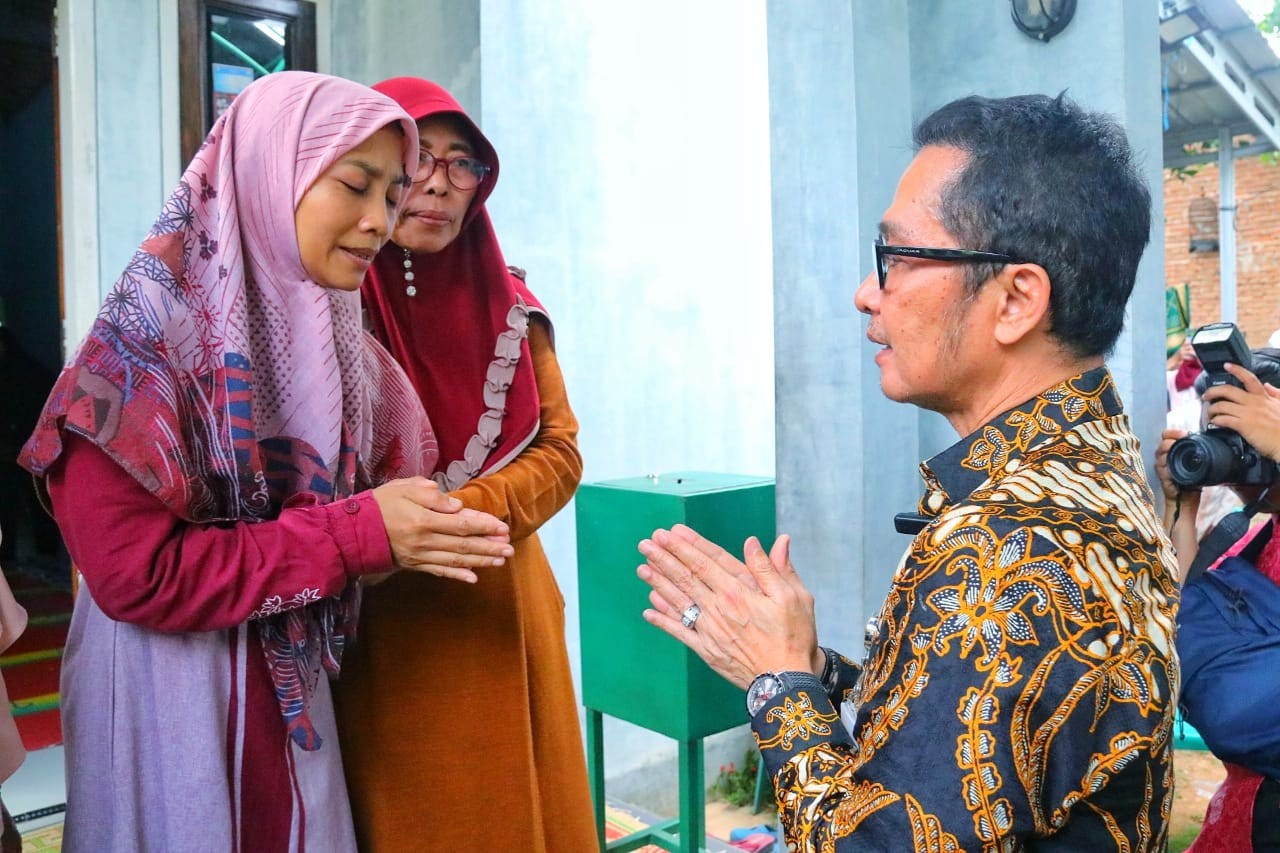 Ucap Belasungkawa, Bupati Hartopo Takziah ke Rumah Korban Longsor Talud Dukuhwaringin