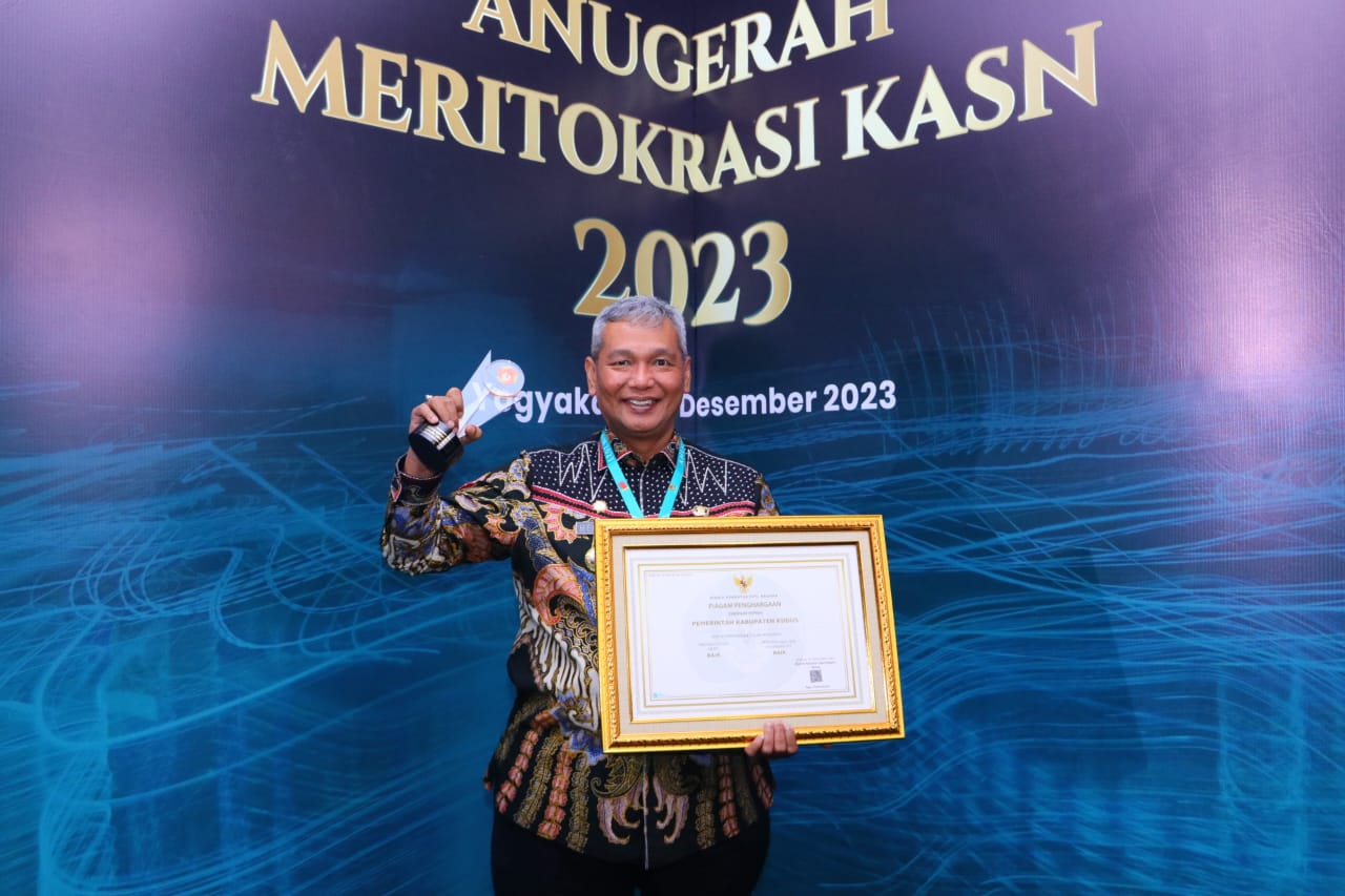 Pj. Bupati Kudus Sabet Dua Penghargaan Sekaligus Pada Anugerah Meritokrasi 2023