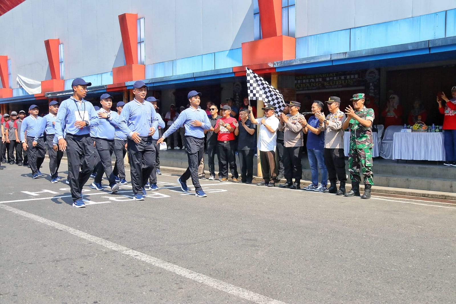 Pj. Bupati Lepas Peserta Gerak Jalan