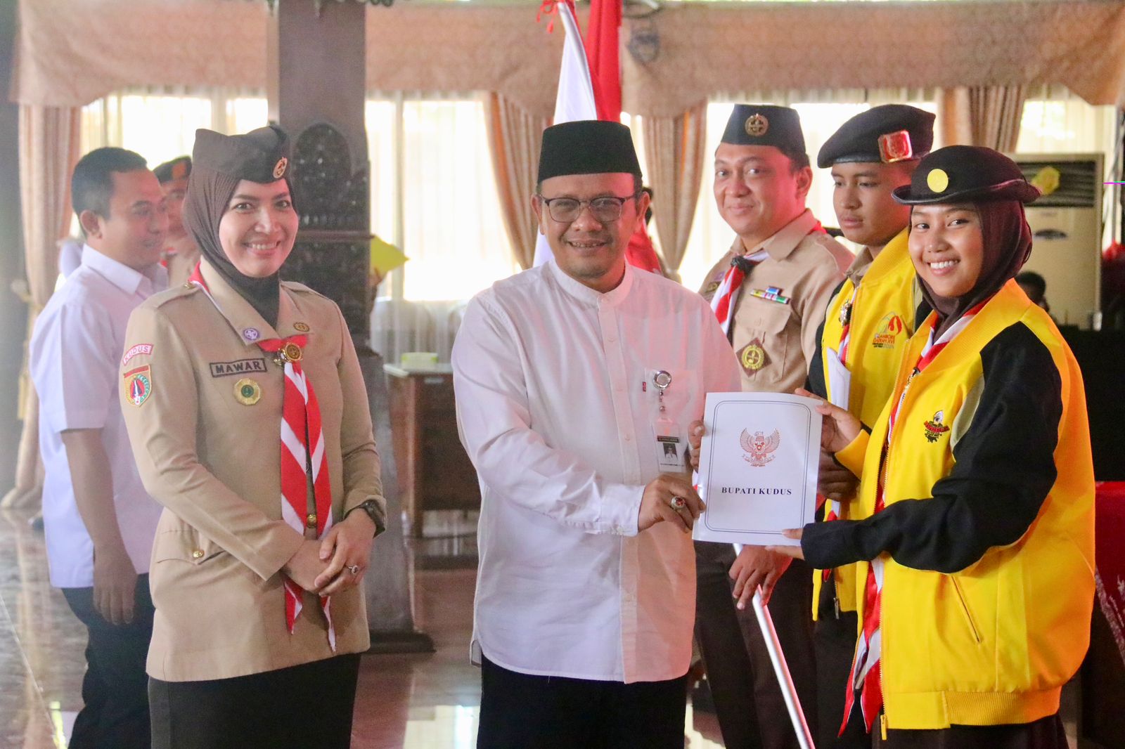 Pj Bupati Kudus Lepas Kontingen Kwarcab Kudus Menuju Jambore Daerah XVI dan Eagle Scout Award Jawa Tengah 2024