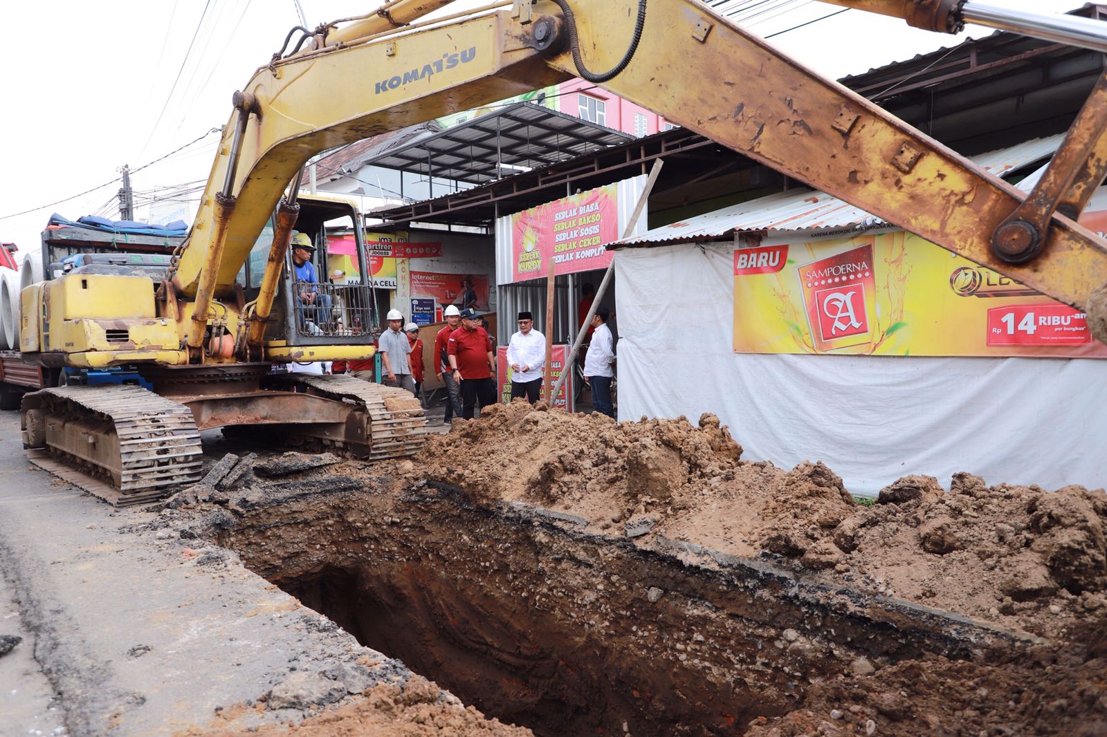 Tinjau Perbaikan Drainase, Pj. Bupati : Mencegah Banjir di Perempatan Jember