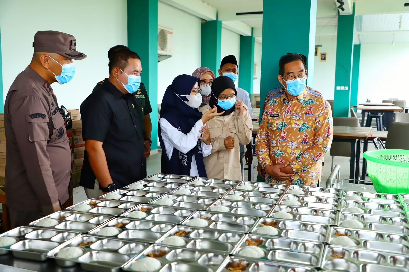 Tinjau MBG, Pj Bupati Kudus Pastikan Stok Bahan Baku dan Takaran Gizi Terpenuhi