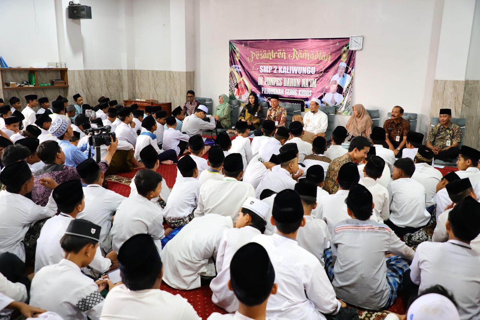 Bupati Sam'ani : Program Pesantren Ramadan SMP 2 Kaliwungu di Ponpes Jadi Pelopor