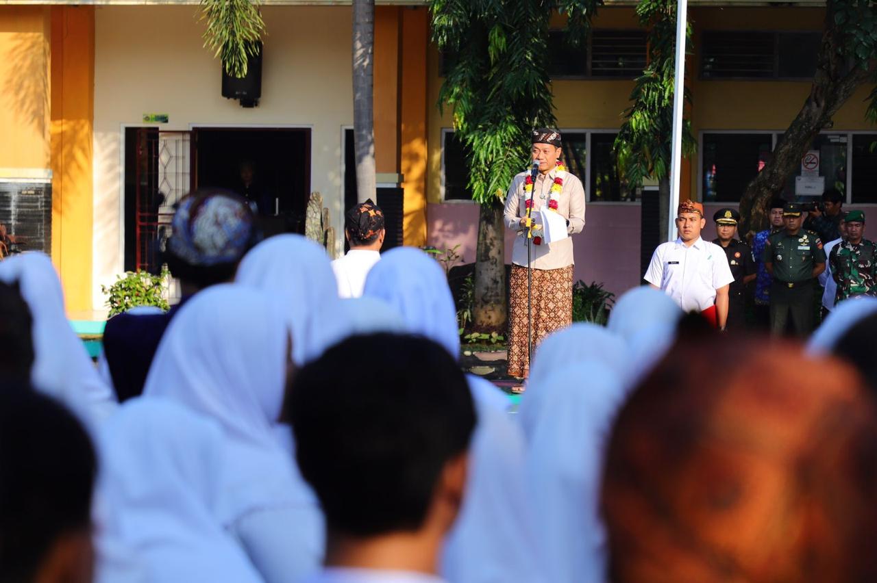 Bupati Sam'ani Berterima Kasih Atas Dedikasi Semua Guru