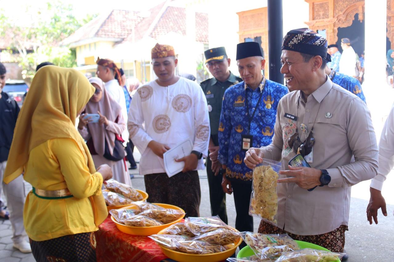 Bupati Sam'ani Dukung Pengembangan Potensi Desa