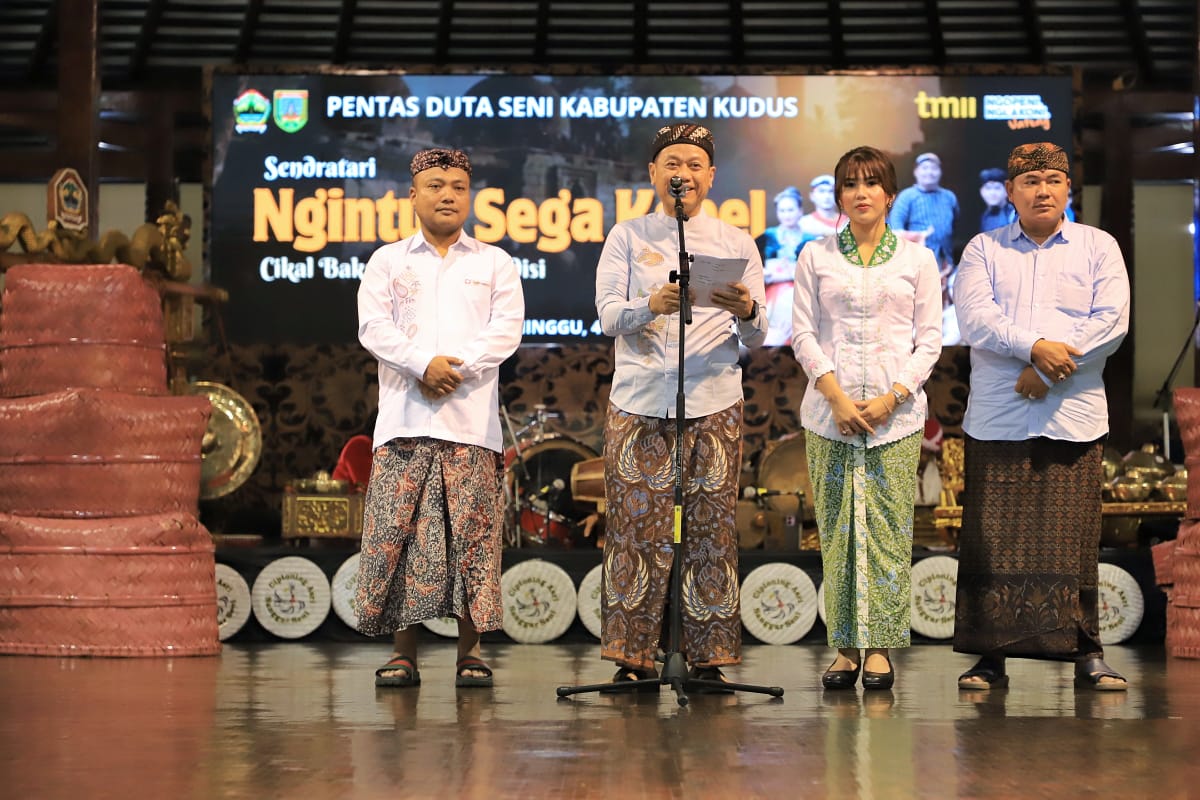 Kesenian khas Kudus Tampil di TMII, Bupati Sam'ani : Ajang Promosi dan Pengenalan Budaya