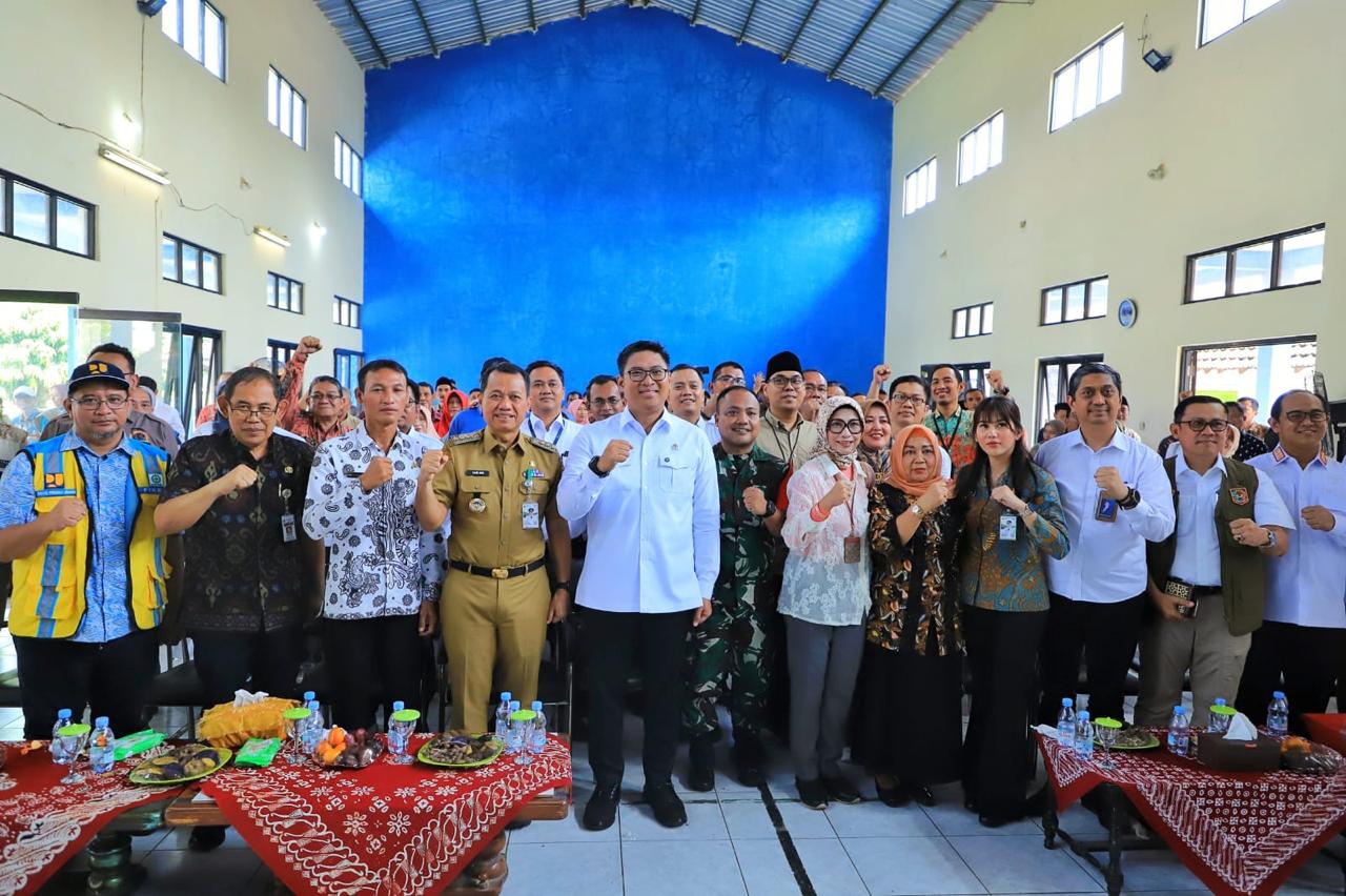 Bupati Sam'ani Akan Gunakan Sekolah Terdampak Regrouping untuk Koperasi Merah Putih