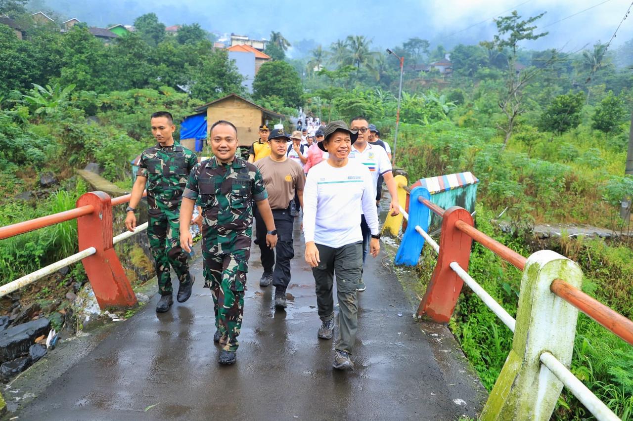 Jalan Kaki 11 km, Bupati Sam'ani Berencana Buka Akses Jalur Ternadi–Rahtawu