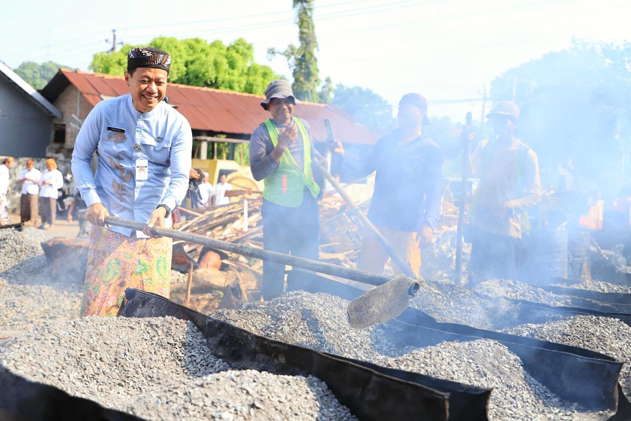 Sam’ani Tinjau Tim Saber Jalan: 2.750 Titik Jalan Rusak Telah Diperbaiki