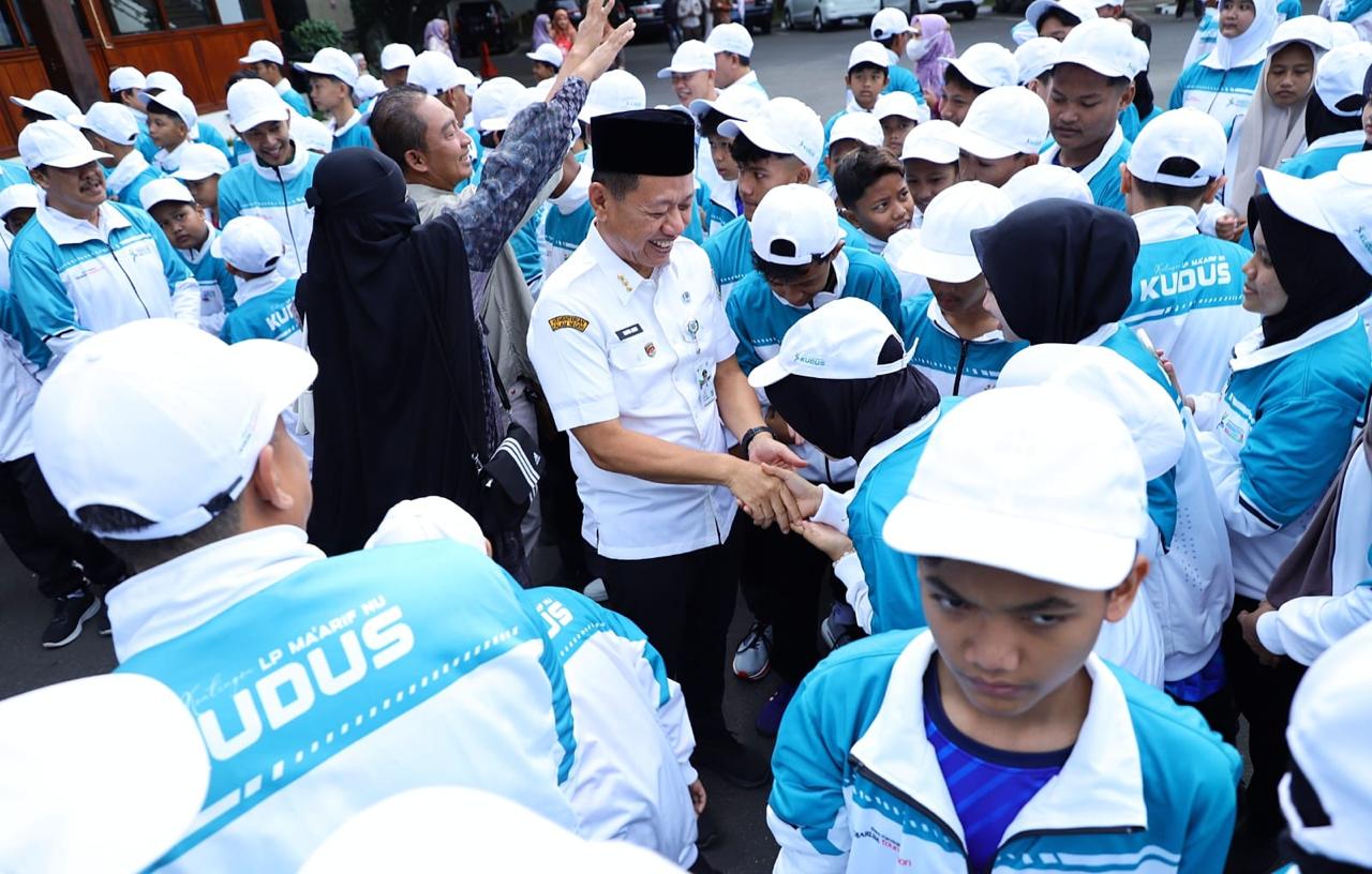 Bupati Kudus Lepas 343 Kontingen PORSEMA XIII: Kudus Siap Tunjukkan Prestasi