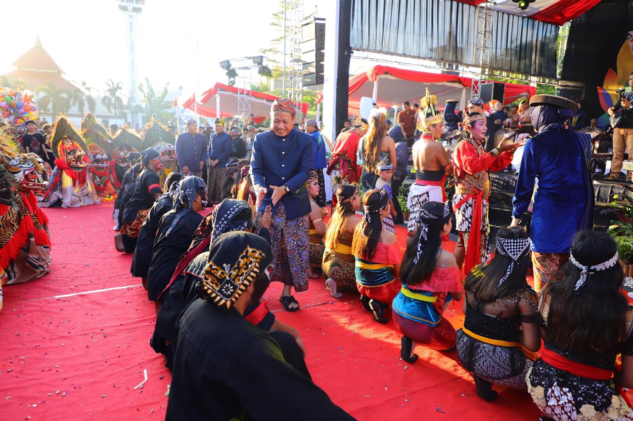 Karnaval Budaya Hari Jadi ke-476 Kudus: Warna-warni Tradisi, Harmoni dalam Toleransi