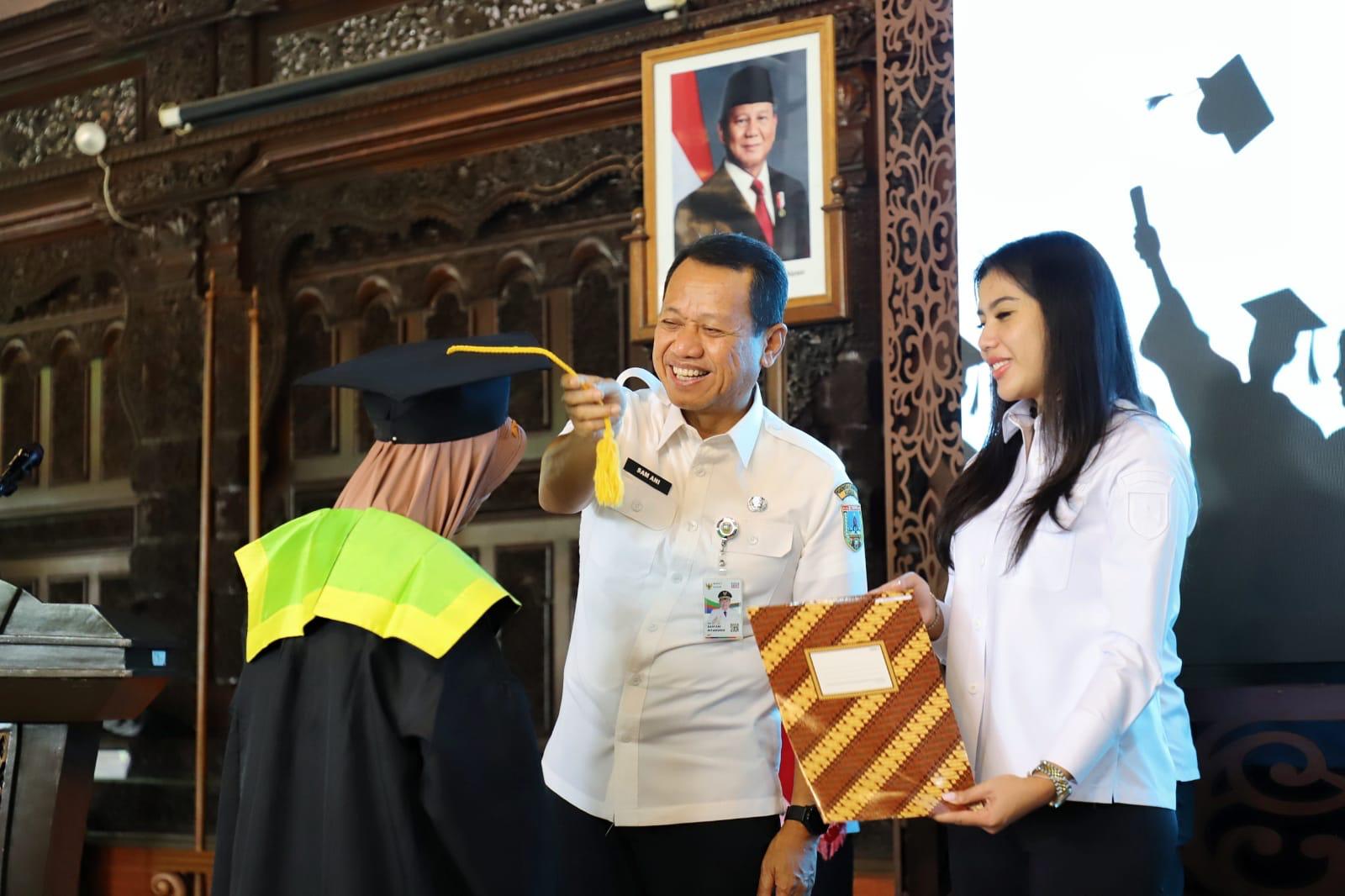 Pemkab Kudus Gelar Wisuda Sekolah Lansia, Tegaskan Komitmen Bangun Masyarakat Tangguh dan Berdaya