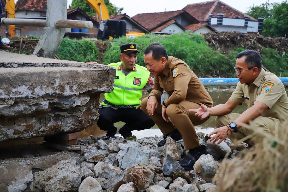 Bupati Kudus Targetkan Perbaikan Jembatan Kesambi Rampung Dalam 11 Hari