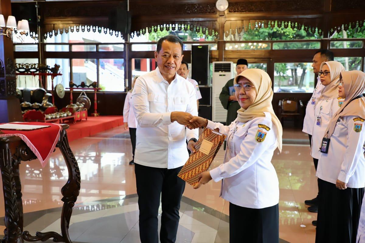Bupati Kudus Lantik Kepala Bapperinda, Perkuat Perencanaan Pembangunan Berbasis Riset dan Inovasi