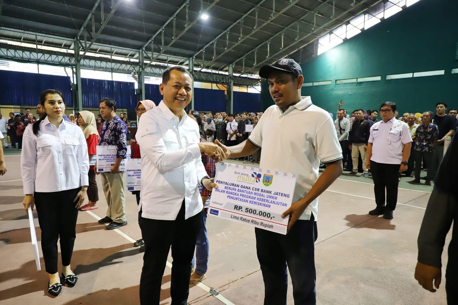 Pemkab Kudus Salurkan CSR Bank Jateng untuk PKL