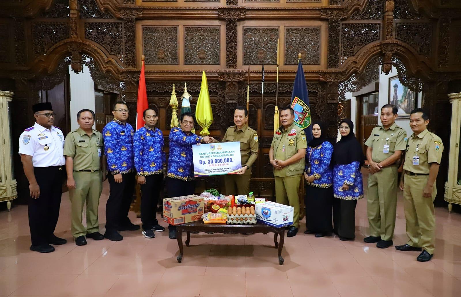Bupati Kudus Salurkan Bantuan Kemanusiaan KORPRI untuk Warga Terdampak Banjir