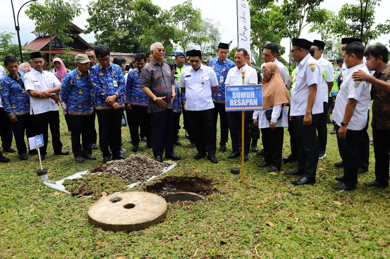 Bupati Kudus Tinjau Pembuatan Sumur Resapan di Gondosari