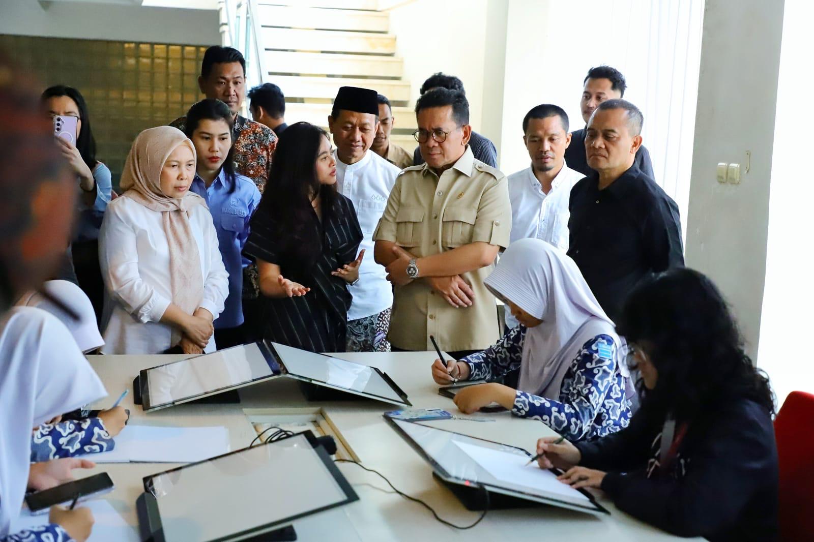 Bupati Kudus Dampingi Mendag Tinjau Talenta Kreatif di SMK RUS