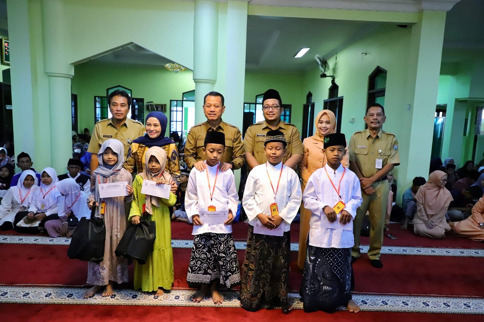 RSUD dr. Loekmono Hadi Serahkan Santunan kepada Yatim Piatu dan Duafa