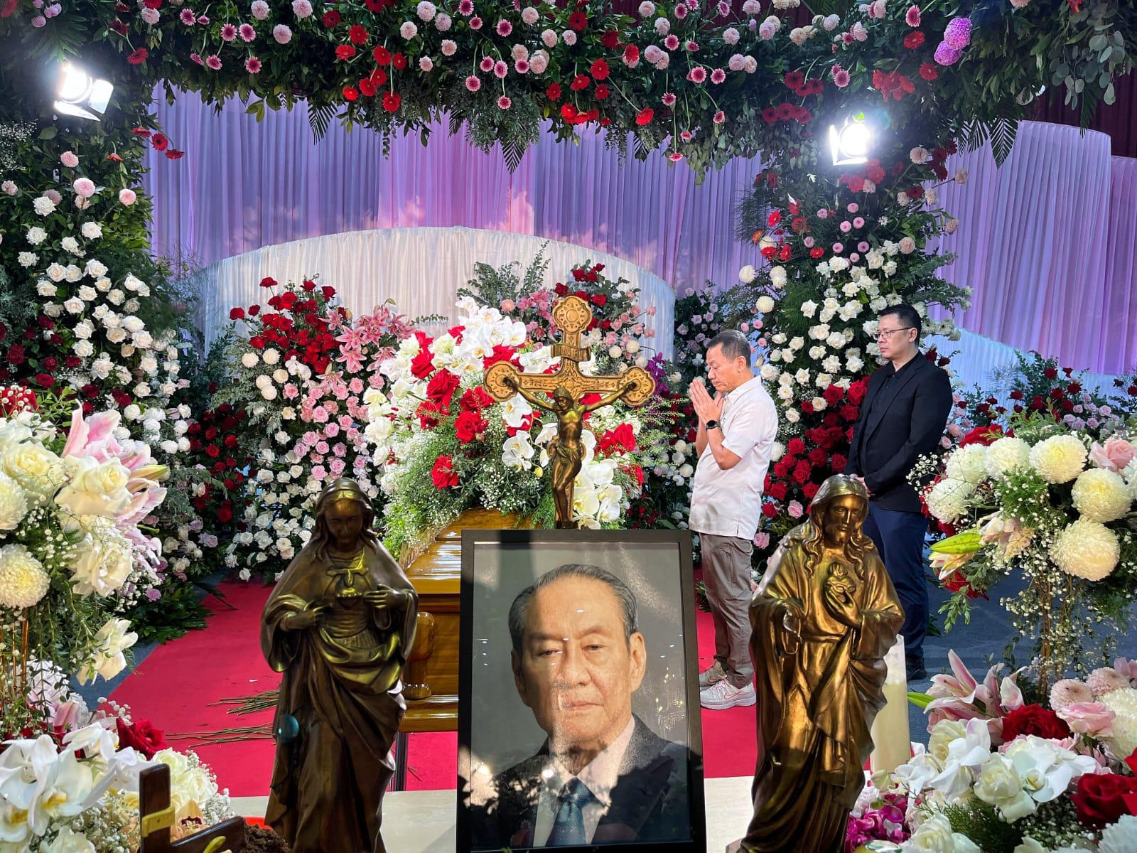 Bupati Kudus Beri Penghormatan Terakhir kepada Michael Bambang Hartono.