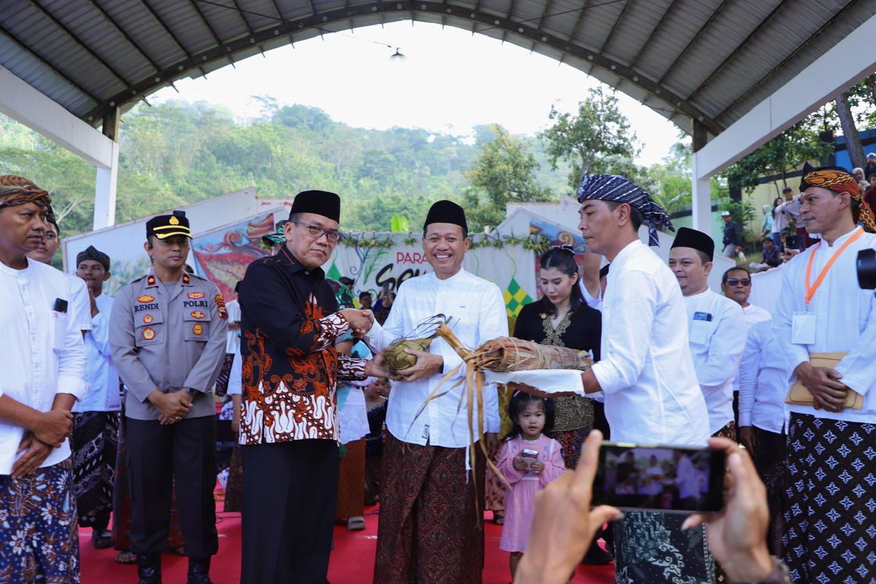 Parade Sewu Kupat, Upaya Lestarikan Tradisi dan Dorong Ekonomi Masyarakat