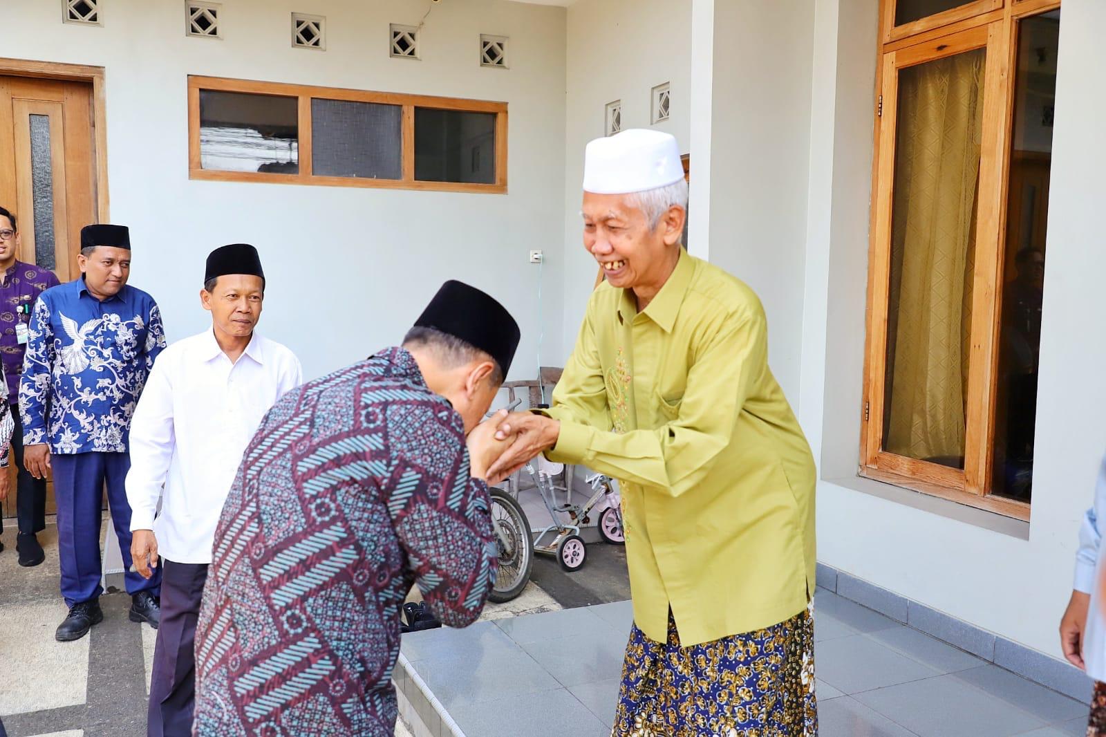 Bupati Sam'ani Sowan Ulama, Memohon Doa Restu untuk Keberkahan Kepemimpinan